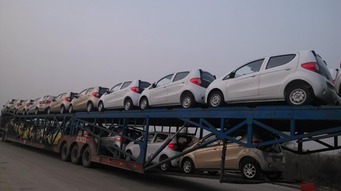 金九銀十寶雅強，單日發車突破三百輛——汽車銷售市場迎來旺季高峰